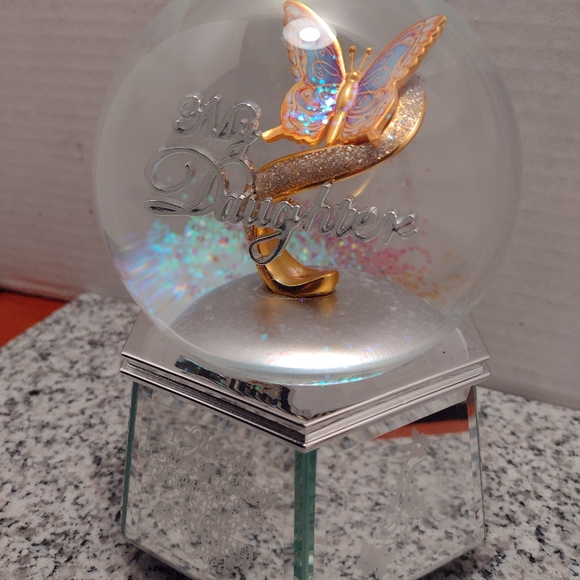 Mirrored Musical Glitter Globe For Daughter - Picture 14 of 15